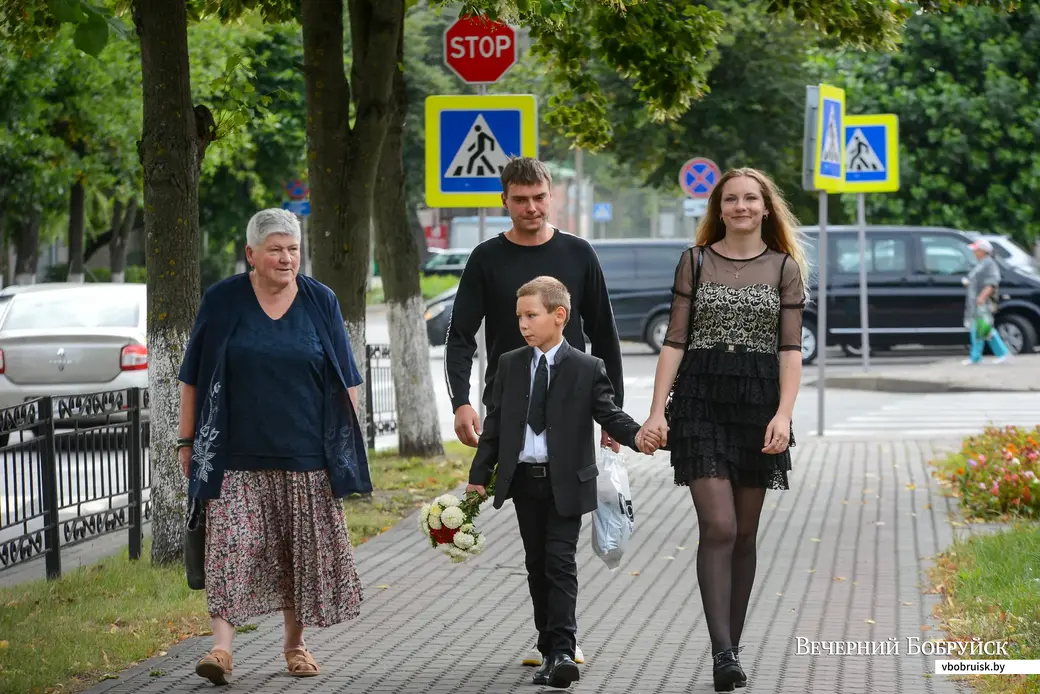 01.09.2020. Бобруйск. Торжественная линейка по случаю Дня знаний 1 сентября в гимназии №3