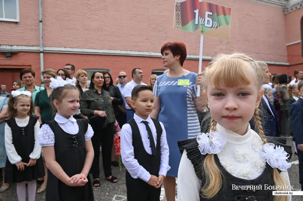 01.09.2020. Бобруйск. Торжественная линейка по случаю Дня знаний 1 сентября в гимназии №3