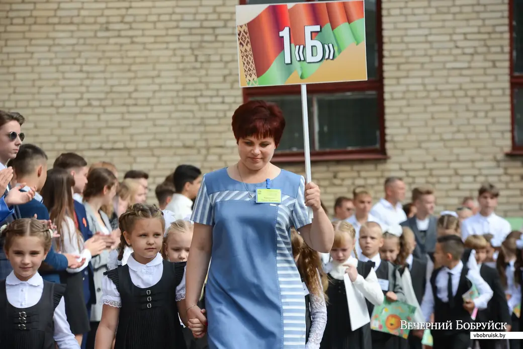01.09.2020. Бобруйск. Торжественная линейка по случаю Дня знаний 1 сентября в гимназии №3