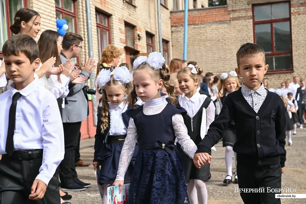 01.09.2020. Бобруйск. Торжественная линейка по случаю Дня знаний 1 сентября в гимназии №3