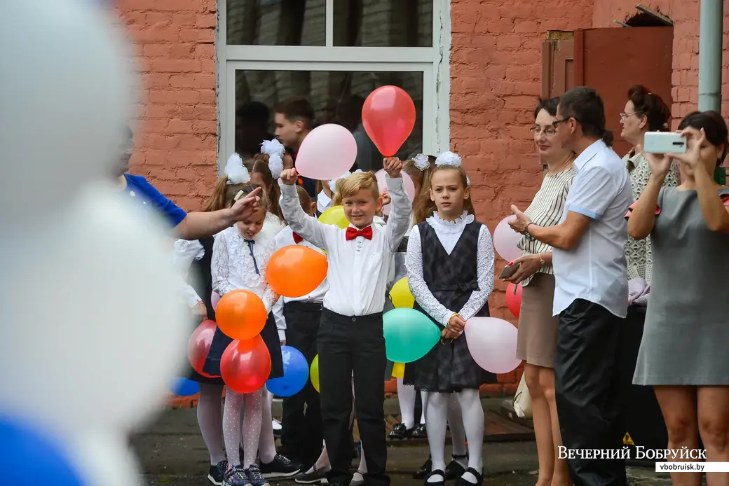 01.09.2020. Бобруйск. Торжественная линейка по случаю Дня знаний 1 сентября в гимназии №3