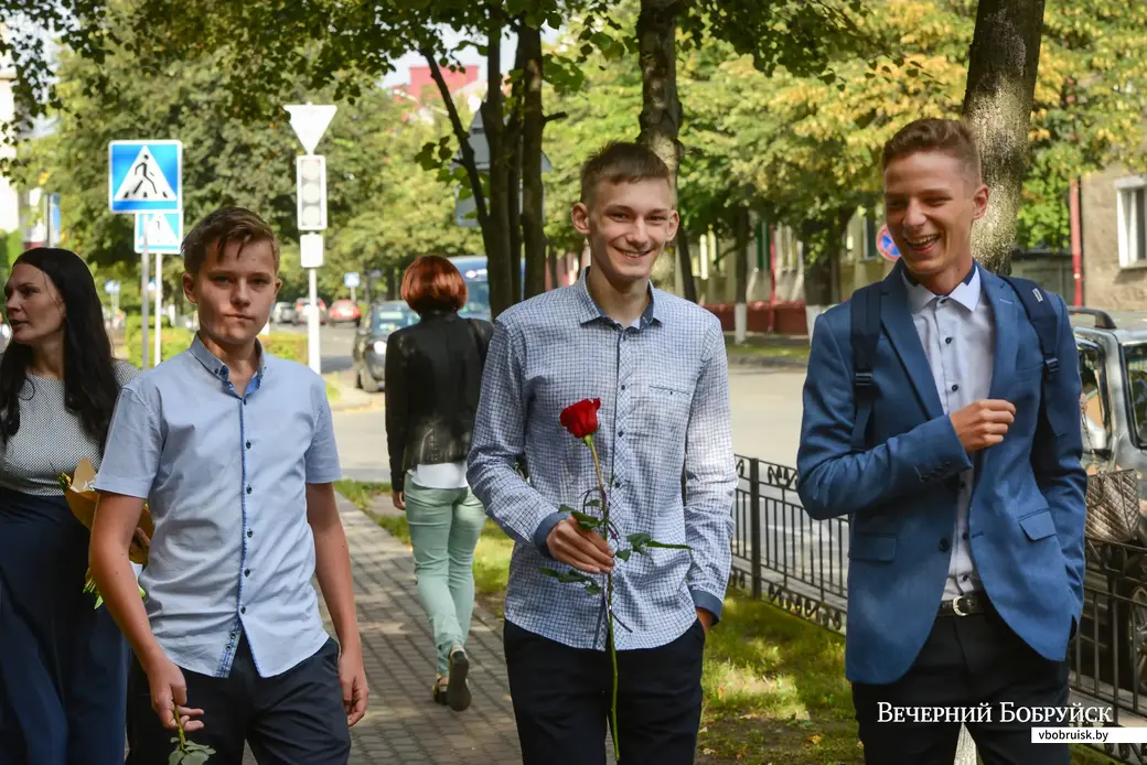 01.09.2020. Бобруйск. Торжественная линейка по случаю Дня знаний 1 сентября в гимназии №3