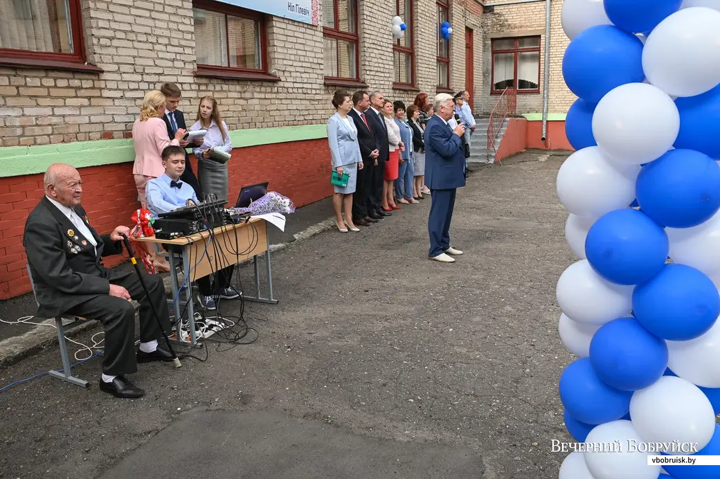 01.09.2020. Бобруйск. Торжественная линейка по случаю Дня знаний 1 сентября в гимназии №3