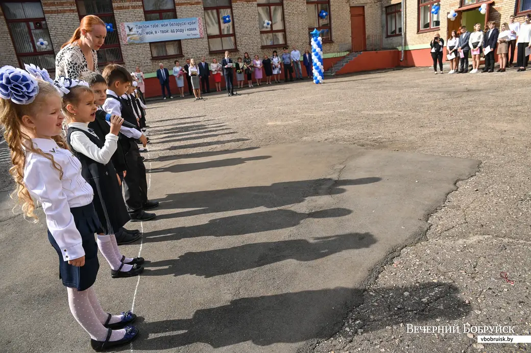 01.09.2020. Бобруйск. Торжественная линейка по случаю Дня знаний 1 сентября в гимназии №3