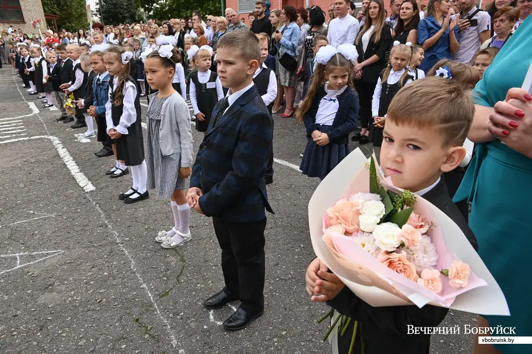 01.09.2020. Бобруйск. Торжественная линейка по случаю Дня знаний 1 сентября в гимназии №3