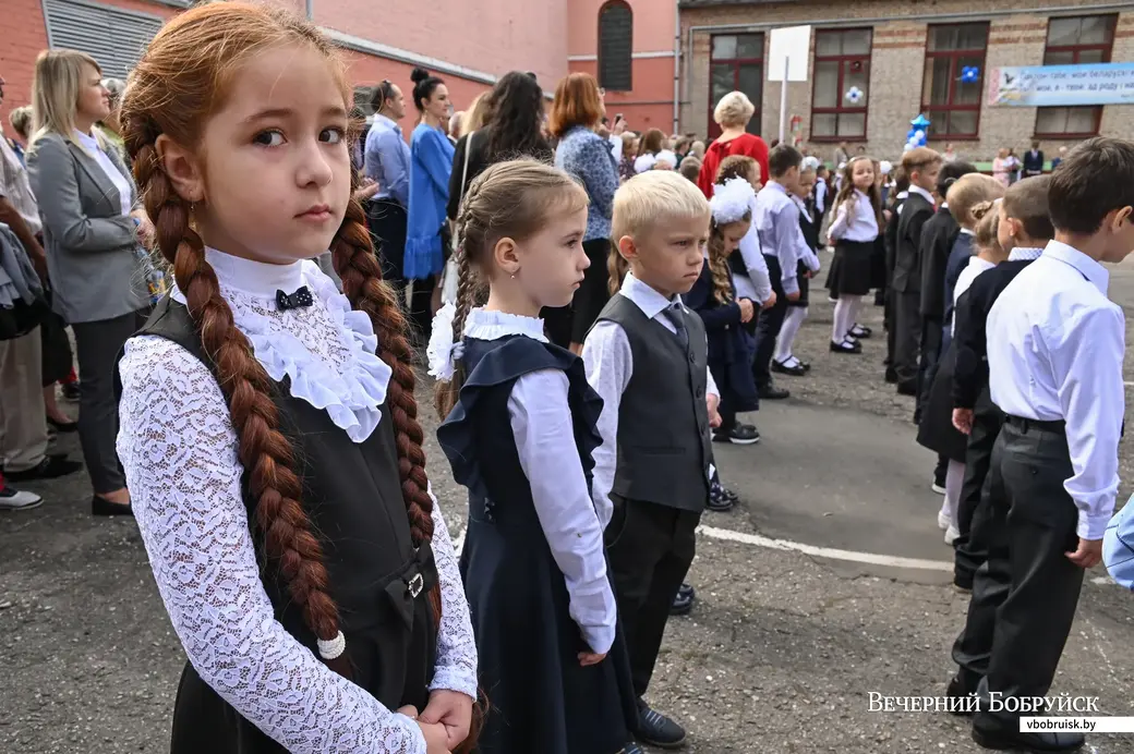 01.09.2020. Бобруйск. Торжественная линейка по случаю Дня знаний 1 сентября в гимназии №3