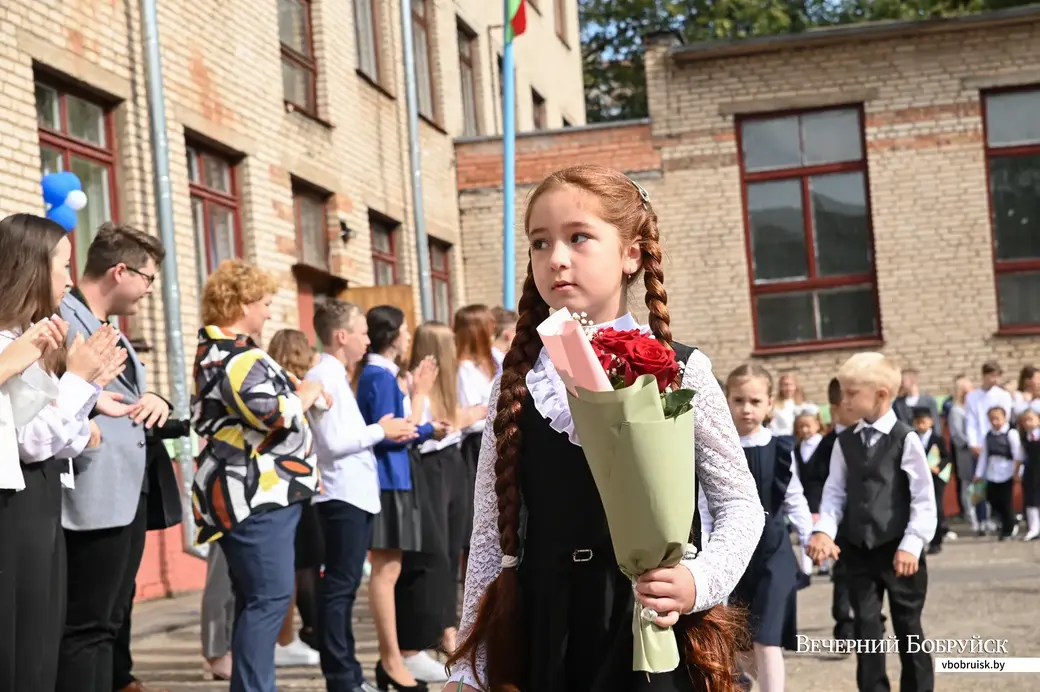 01.09.2020. Бобруйск. Торжественная линейка по случаю Дня знаний 1 сентября в гимназии №3