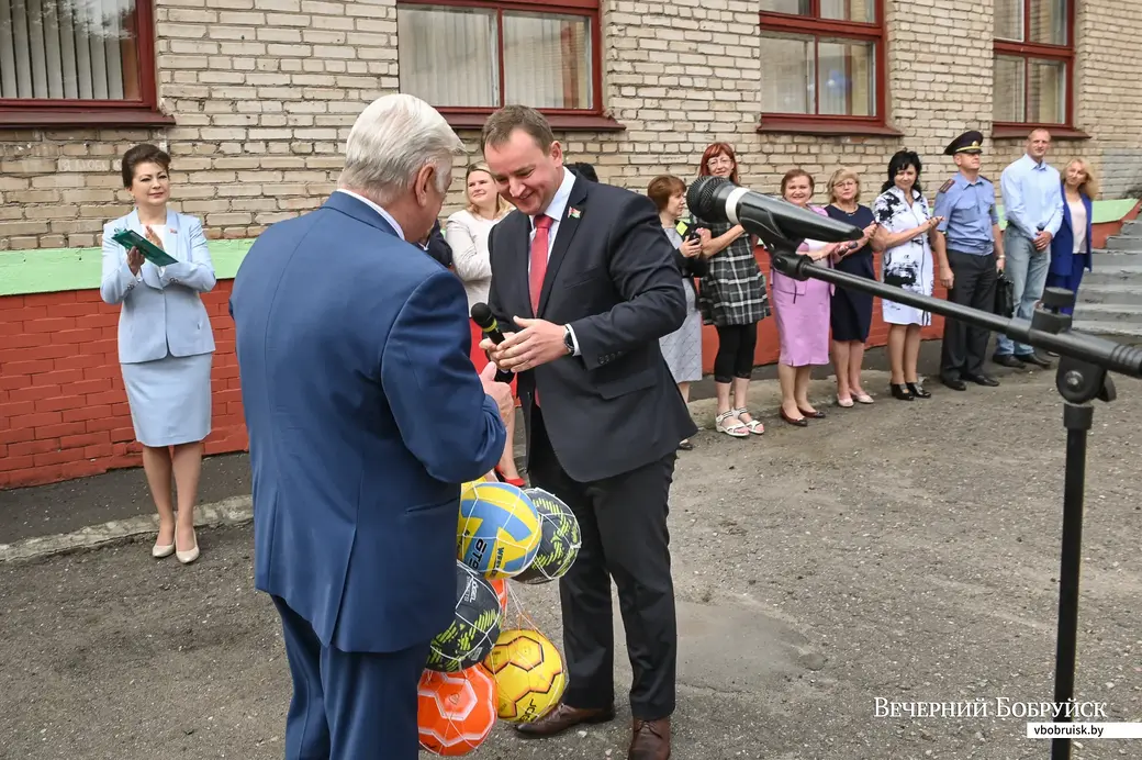 01.09.2020. Бобруйск. Торжественная линейка по случаю Дня знаний 1 сентября в гимназии №3