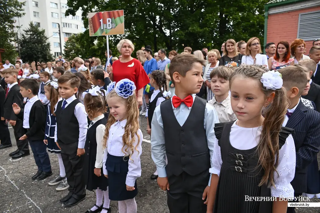 01.09.2020. Бобруйск. Торжественная линейка по случаю Дня знаний 1 сентября в гимназии №3