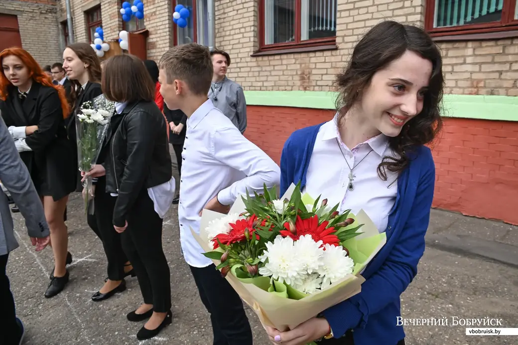 01.09.2020. Бобруйск. Торжественная линейка по случаю Дня знаний 1 сентября в гимназии №3