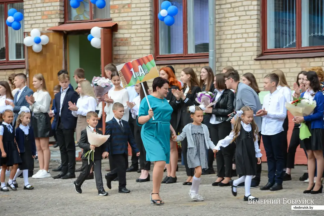 01.09.2020. Бобруйск. Торжественная линейка по случаю Дня знаний 1 сентября в гимназии №3