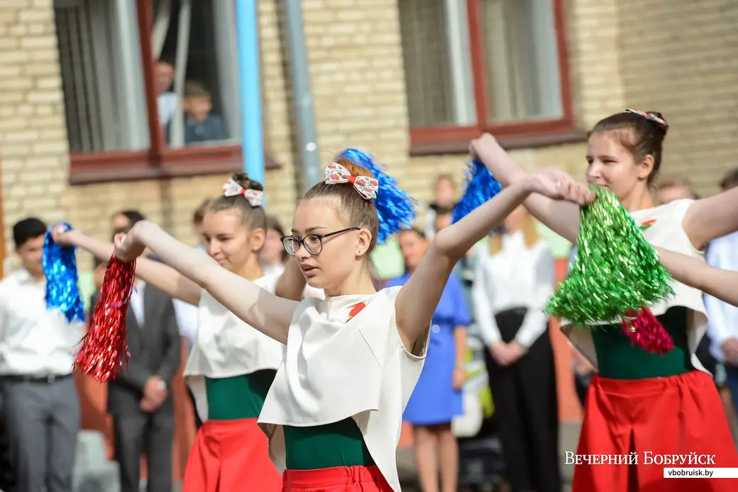 01.09.2020. Бобруйск. Торжественная линейка по случаю Дня знаний 1 сентября в гимназии №3