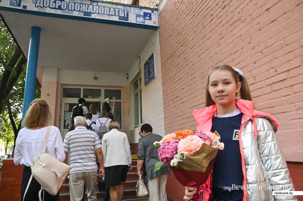 01.09.2020. Бобруйск. Торжественная линейка по случаю Дня знаний 1 сентября в гимназии №3