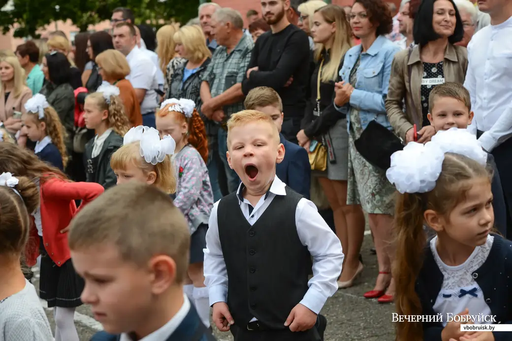 01.09.2020. Бобруйск. Торжественная линейка по случаю Дня знаний 1 сентября в гимназии №3