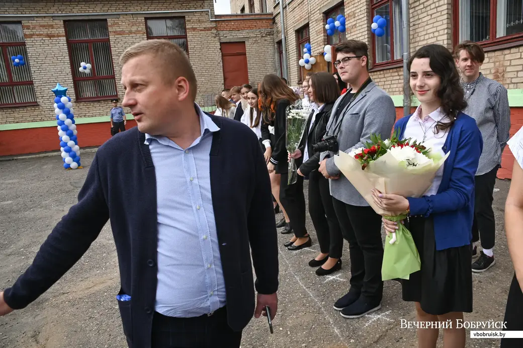 01.09.2020. Бобруйск. Торжественная линейка по случаю Дня знаний 1 сентября в гимназии №3