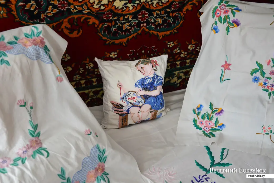 Глусский район, деревня Степановка. В доме у Евдокии Моисеевны Сысой.