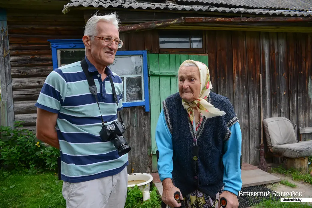 Глусский район, деревня Степановка. Виктор Сысой и Надежда Васильевна Мороз.