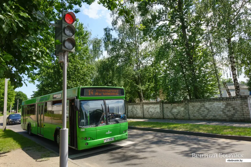 Место аварии с пассажирским автобусом у морга на ул. Гоголя.
