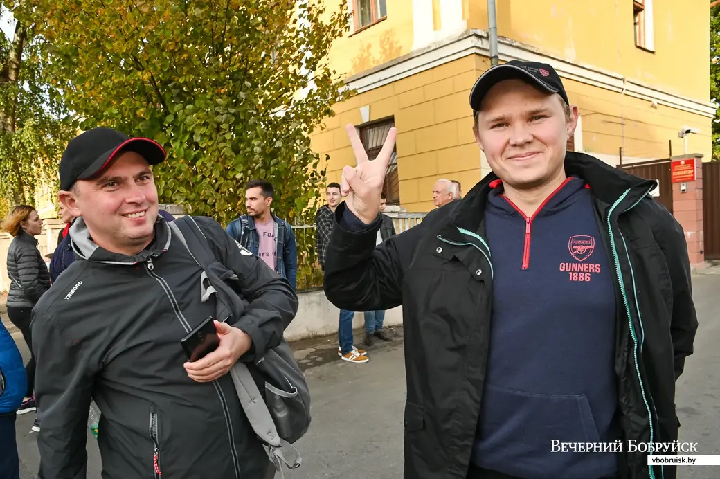05.10.2020. Бобруйск. Бобруйчане выходят на свободу из изолятора временного содержания после судов по административной статье 23.34 КоАП РБ. Станислав Шамко.