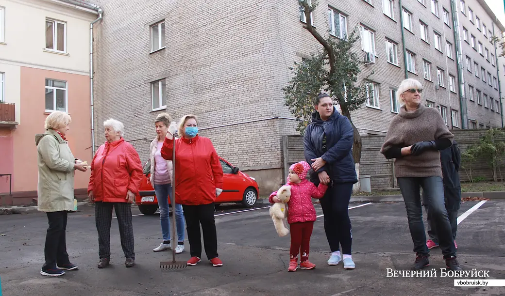 Жильцы дома № 37 по улице Гоголя в Бобруйске решили сами сделать свой быт лучше.