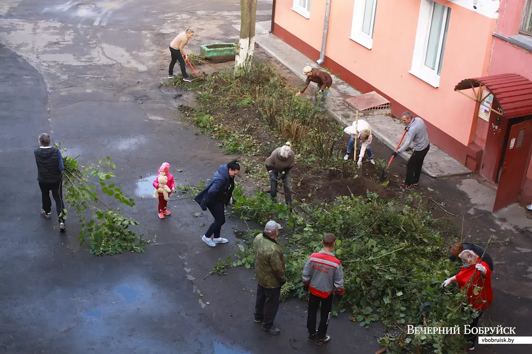 Жильцы дома № 37 по улице Гоголя в Бобруйске решили сами сделать свой быт лучше.