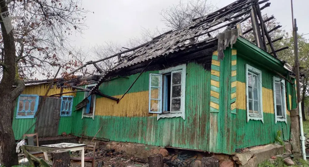 Сгоревший дом в деревне Городилово под Молодечно, принадлежавший семье Дмитрия Балабы. Фото Sputnik.