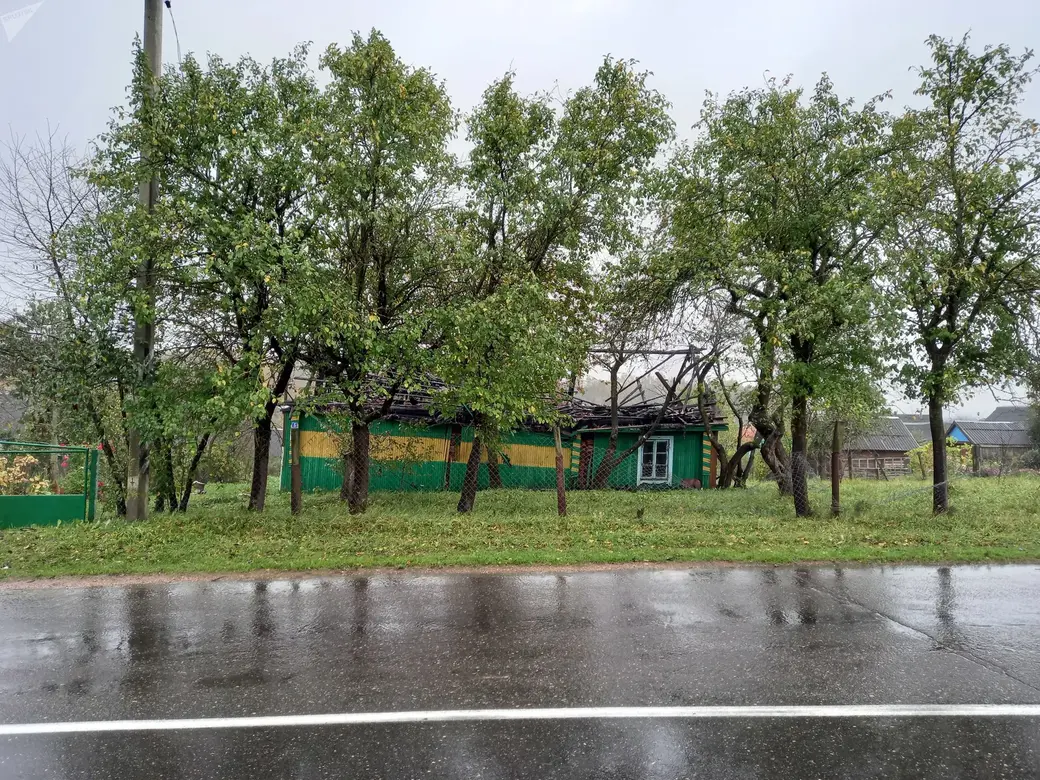 Сгоревший дом в деревне Городилово под Молодечно, принадлежавший семье Дмитрия Балабы. Фото Sputnik.