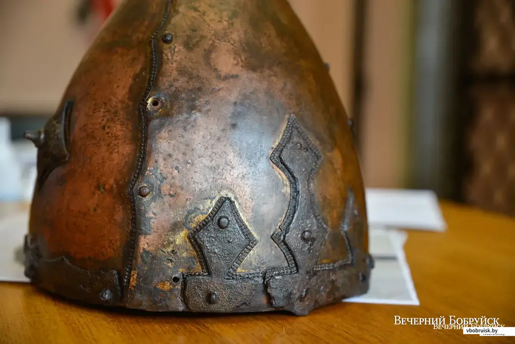 Уникальный шлем с тысячелетней историей нашли 4 апреля 2019 года в затоке правого берега реки Березины. Это предмет элитного воинского вооружения периода второй половины