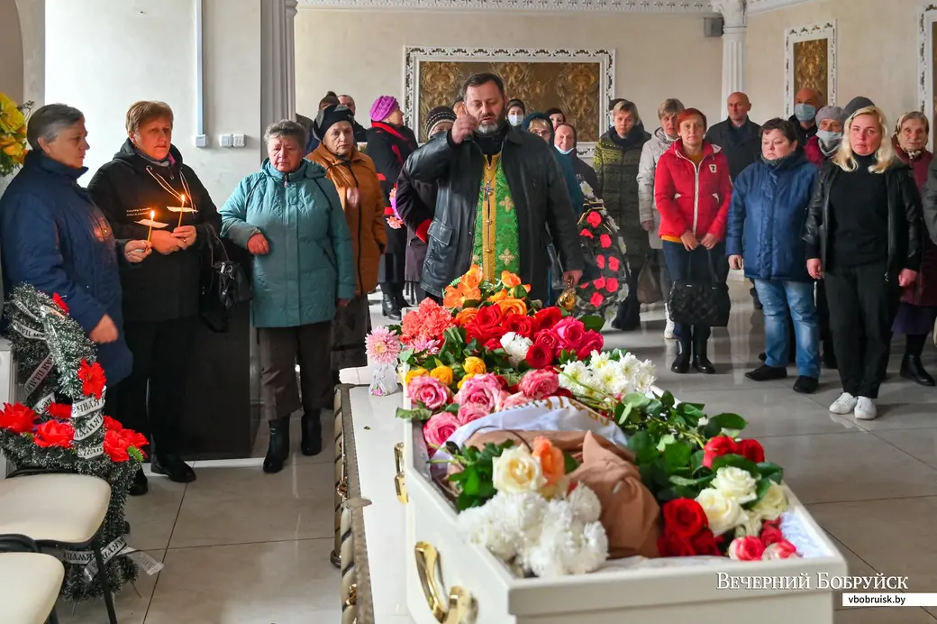 05.11.2020. Бобруйск. Отпевание Елены Ивановны Кузиной-Сидельниковой в ритуальном зале.