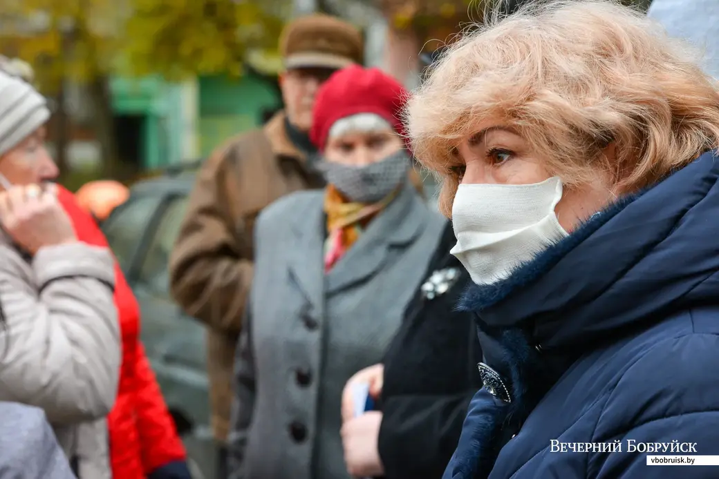 11.11.2020. Бобруйск. Жильцы домов на улице Ульяновской протестуют против вырубки сквера у гостиницы «Юбилейная»