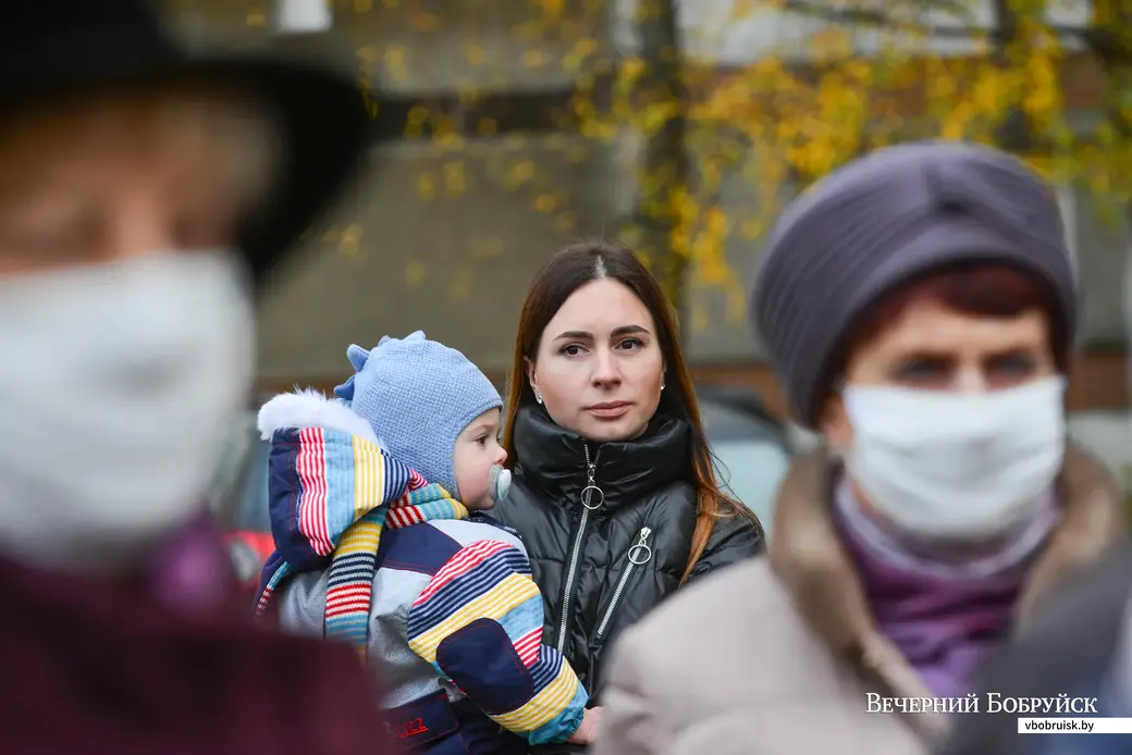 11.11.2020. Бобруйск. Жильцы домов на улице Ульяновской протестуют против вырубки сквера у гостиницы «Юбилейная»