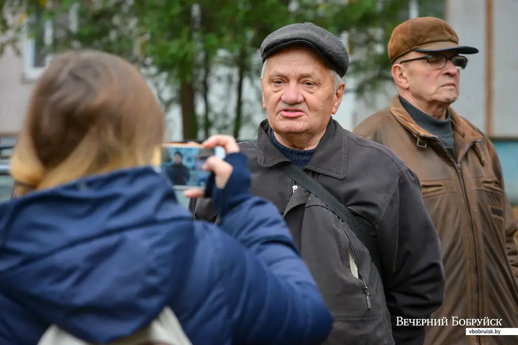 11.11.2020. Бобруйск. Жильцы домов на улице Ульяновской протестуют против вырубки сквера у гостиницы «Юбилейная»