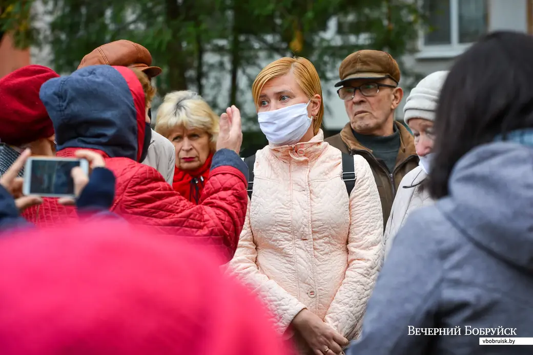11.11.2020. Бобруйск. Жильцы домов на улице Ульяновской протестуют против вырубки сквера у гостиницы «Юбилейная»