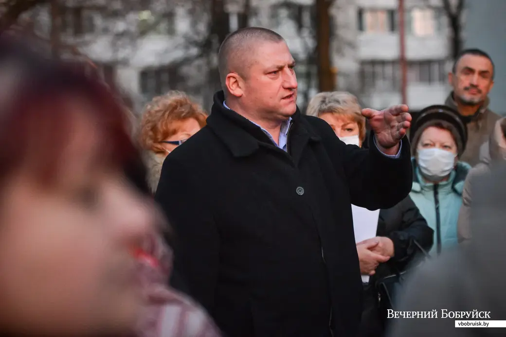 26.11.2020. Бобруйск. Жильцы домов по улице Рокоссовского встречаются с представителями городской власти по поводу сложившейся неблагоприятной обстановки у