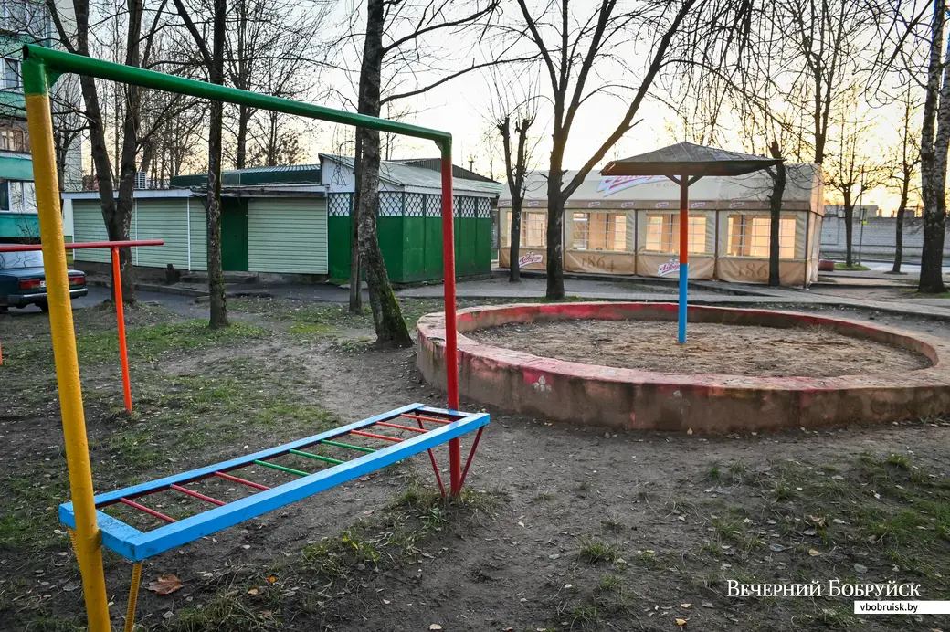 26.11.2020. Бобруйск. Жильцы домов по улице Рокоссовского встречаются с представителями городской власти по поводу сложившейся неблагоприятной обстановки у