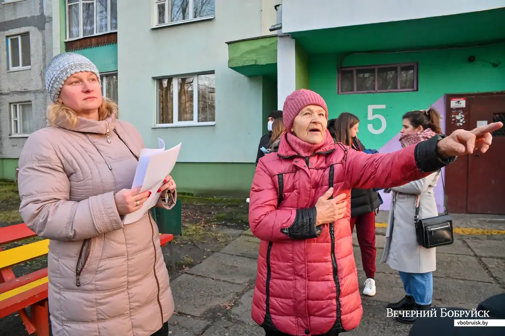 26.11.2020. Бобруйск. Жильцы домов по улице Рокоссовского встречаются с представителями городской власти по поводу сложившейся неблагоприятной обстановки у