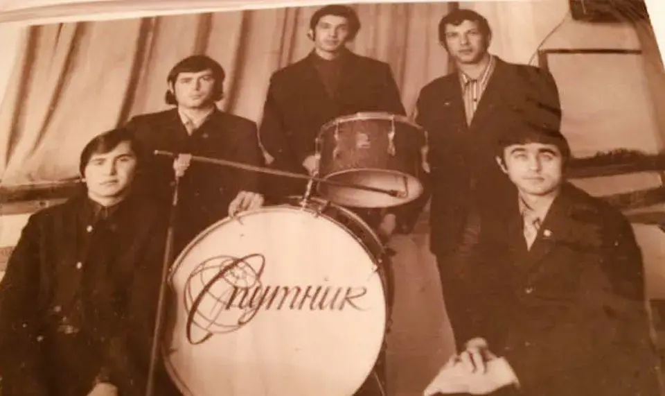 Бобруйские музыканты 1960-80-х годов. Бобруйчане в Крыму: слева направо Евгений Рябченко, Иосиф Окунь, Геннадий Мерненко, Пётр Литвинов, Анатолий Абрамович.