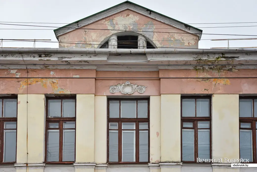 11.12.2020. Бобруйск. Бывшая станция юных техников, позже Центр технического творчества. Особняк в стиле модерн на Советской,45