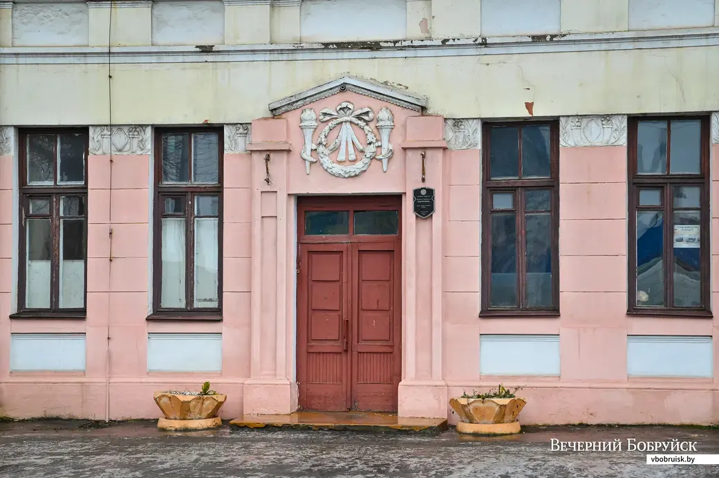 11.12.2020. Бобруйск. Бывшая станция юных техников, позже Центр технического творчества. Особняк в стиле модерн на Советской,45