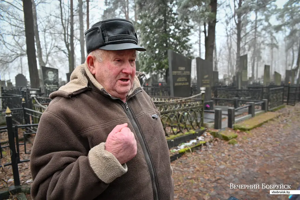 Марат Самуилович Петлах на еврейском кладбище. Архивное фото «ВБ» от 21 декабря 2020 года.