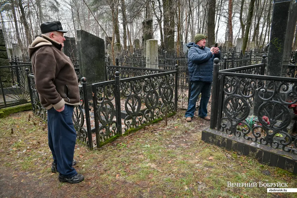 Марат Самуилович Петлах на еврейском кладбище. Архивное фото «ВБ» от 21 декабря 2020 года.
