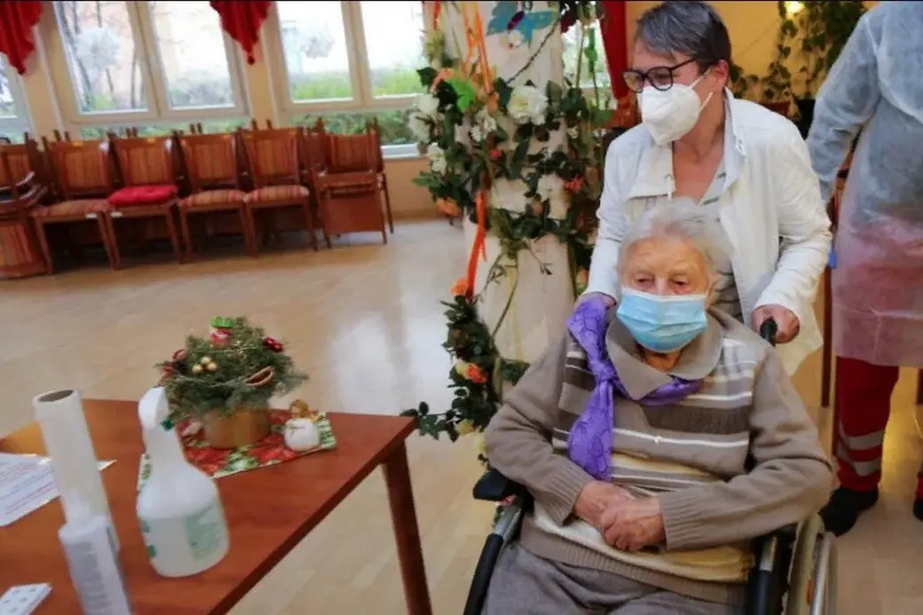 101-летняя Эдит Квойцалла из дома престарелых в Хальберштадте.