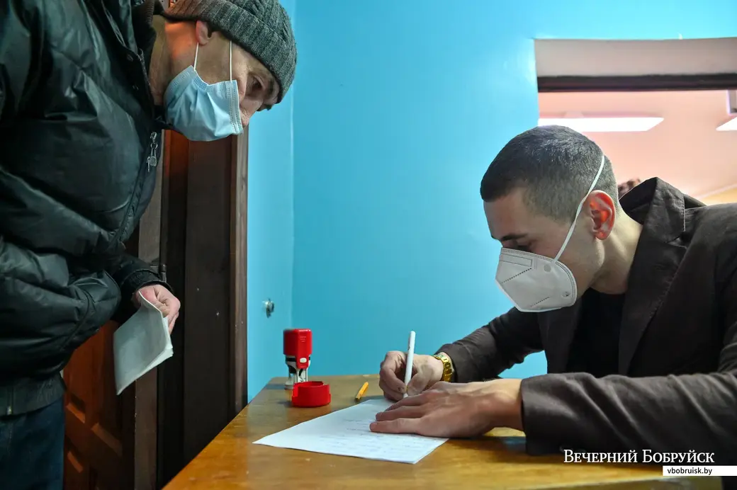 02.12.2020. Бобруйск. Благотворительная организация «Справедливая помощь» помогает малоимущим с едой и одеждой
