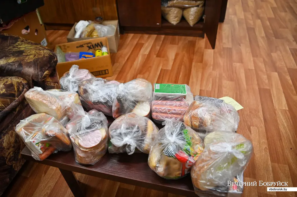 02.12.2020. Бобруйск. Благотворительная организация «Справедливая помощь» помогает малоимущим с едой и одеждой