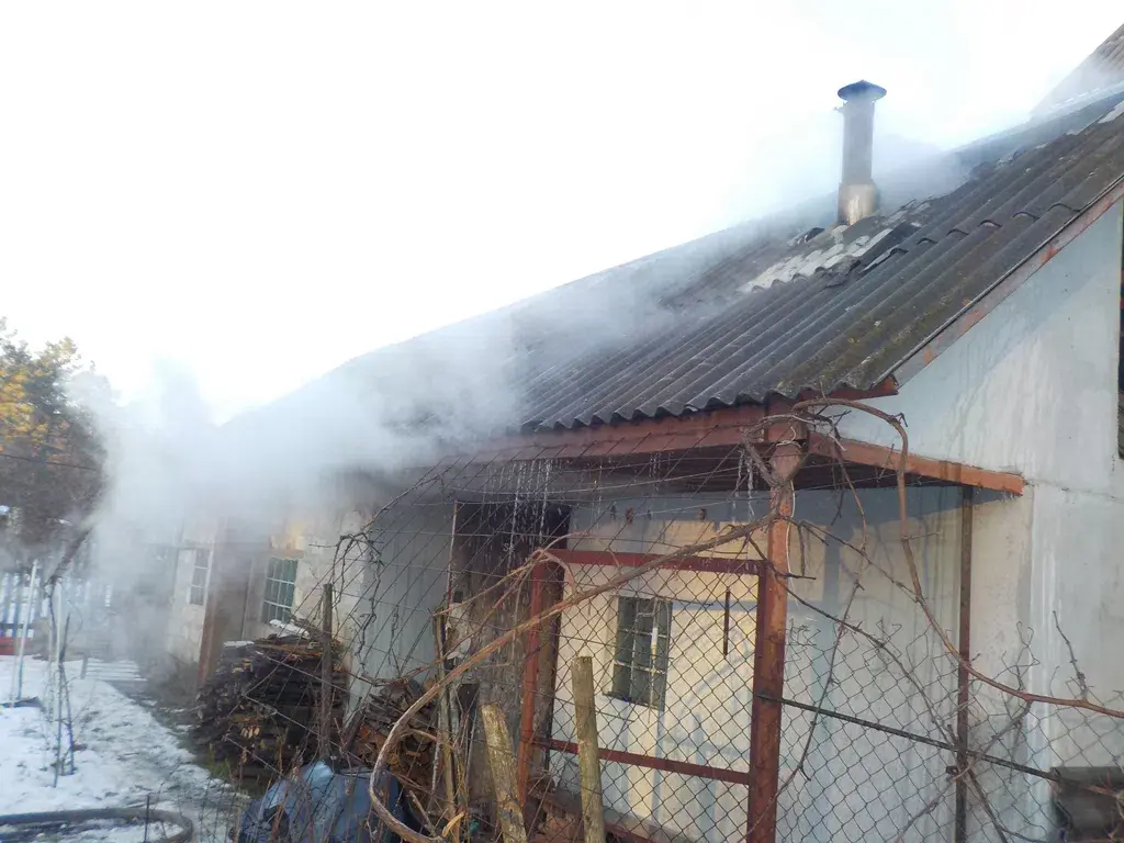 27.12.2020 В Бобруйске горела баня на улице Лесопарковой. Фото: Бобруйский ГРОЧС