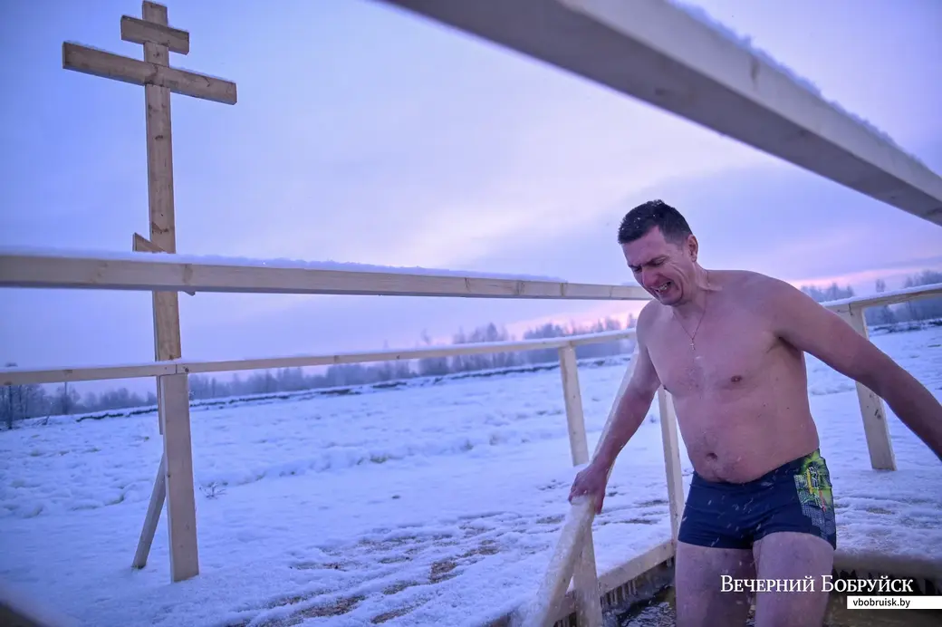 19.01.2021. Бобруйск. Крещенское окунание в прорубь на городской спасательной станции №2