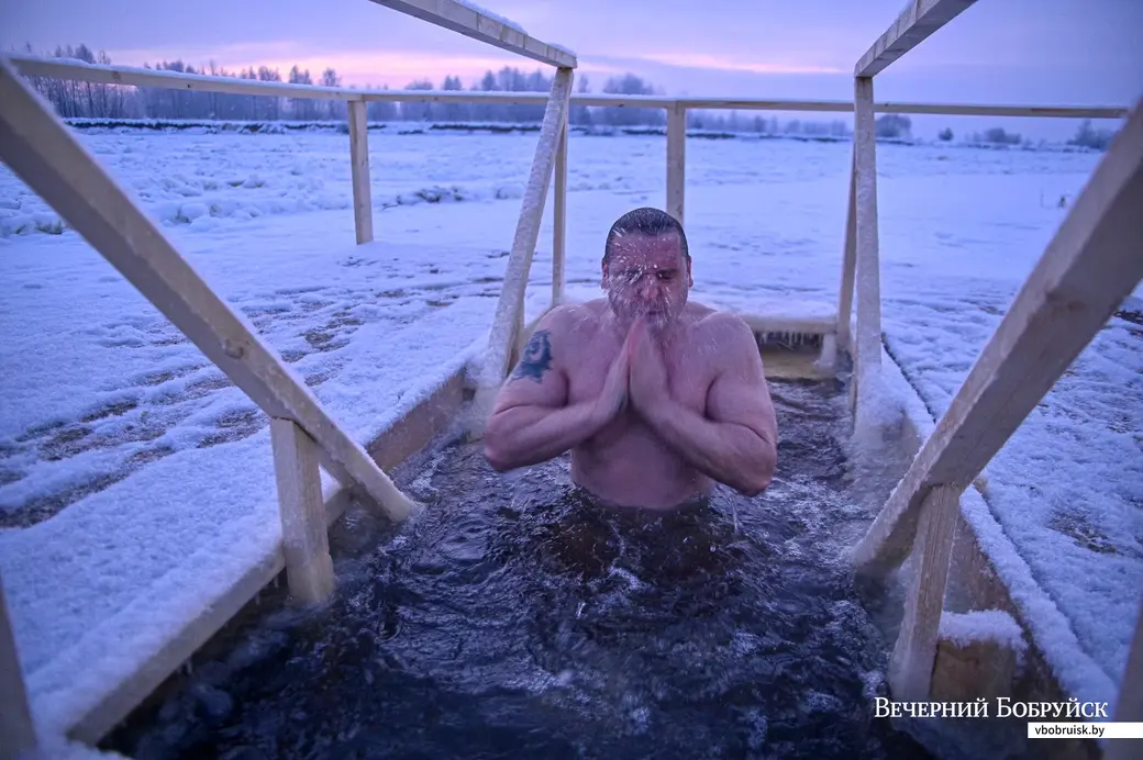 19.01.2021. Бобруйск. Крещенское окунание в прорубь на городской спасательной станции №2