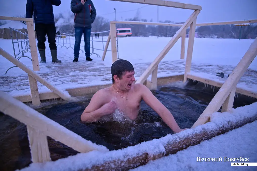 19.01.2021. Бобруйск. Крещенское окунание в прорубь на городской спасательной станции №2