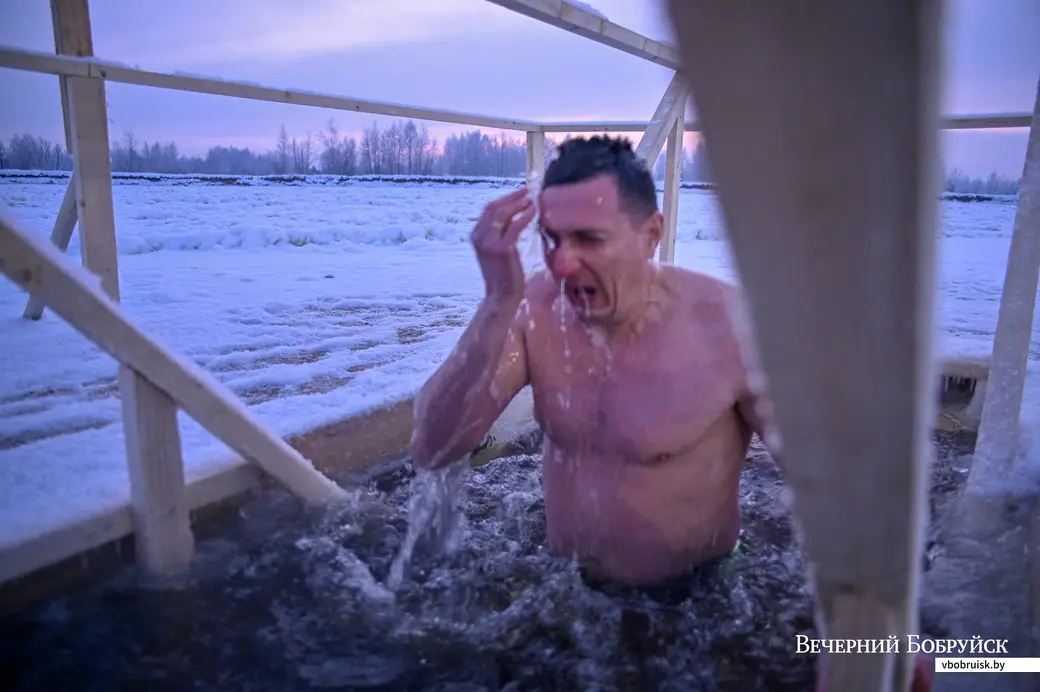 19.01.2021. Бобруйск. Крещенское окунание в прорубь на городской спасательной станции №2