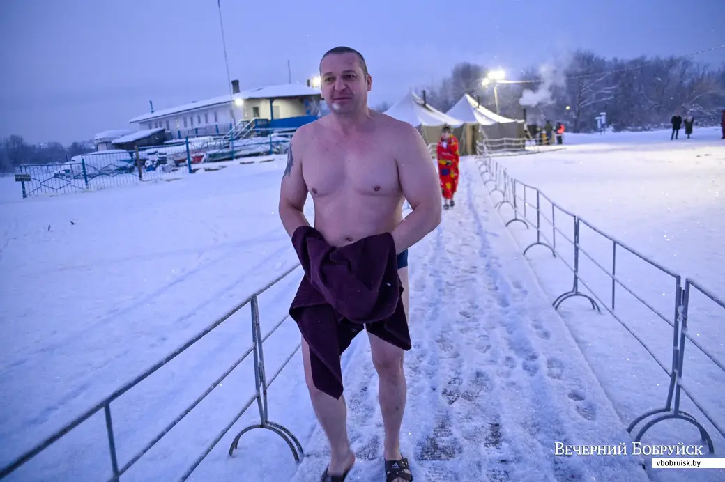 19.01.2021. Бобруйск. Крещенское окунание в прорубь на городской спасательной станции №2